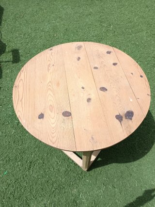 Mesa redonda de madera