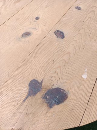 Mesa redonda de madera