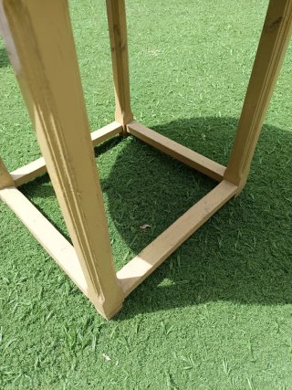 Mesa redonda de madera