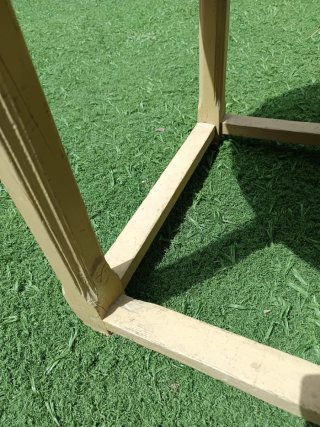 Mesa redonda de madera