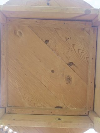 Mesa redonda de madera