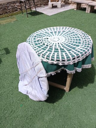 Mesa redonda de madera