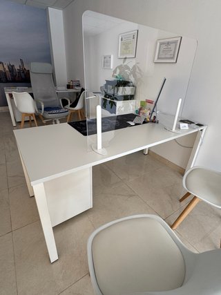 2 Mesas de Trabajo con Cajonera.