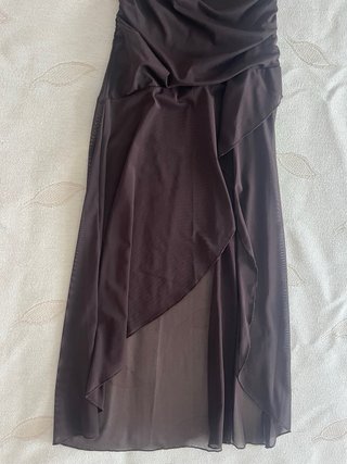 Vestido marrón con falda asimetrica teansparencias