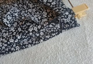 El arte de una falda con contraste