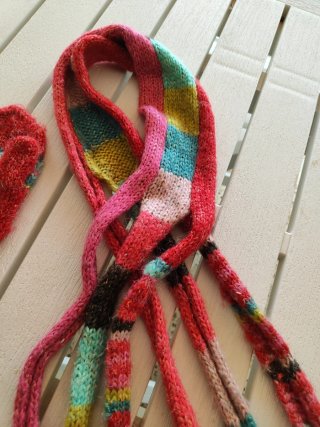Conjunto guantes y bufanda para niña hecho a mano.
