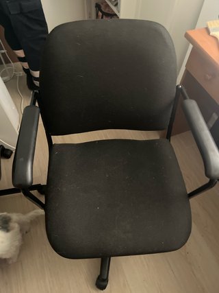 Silla de oficina negra