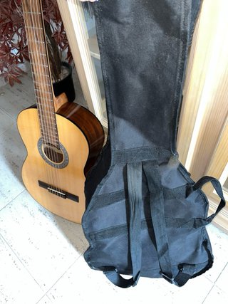 Guitarra Admira Alba con funda y afinador digital