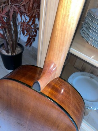 Guitarra Admira Alba con funda y afinador digital