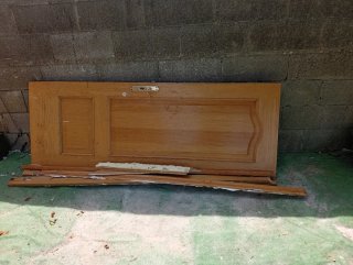 Puerta de madera maciza