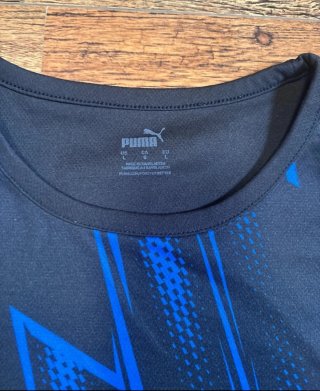 Camiseta Puma Negra y Azul