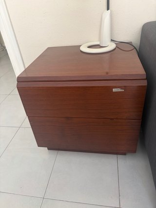 Muebles de salón comedor  madera oscura.