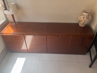 Muebles de salón comedor  madera oscura.