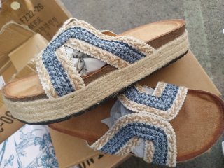 Sandalias plataforma tejidas beige y azul. NUEVAS