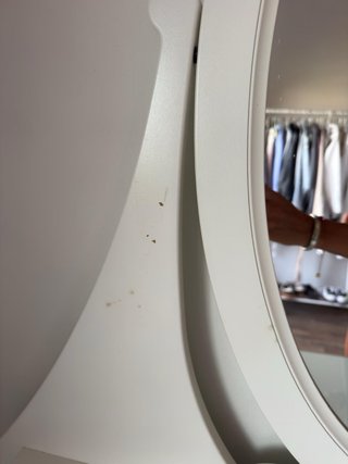 Toeletta bianca con specchio ovale e cassetti