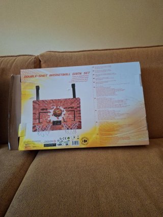 Canasta de baloncesto doble para interiores .