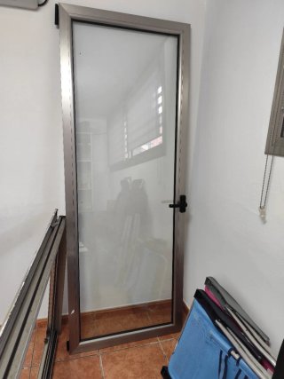 Ventana de aluminio con cristal