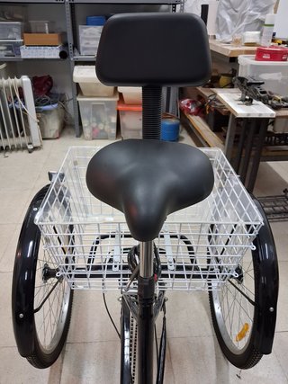 Triciclo adulto con cesta
