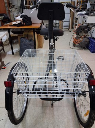 Triciclo adulto con cesta