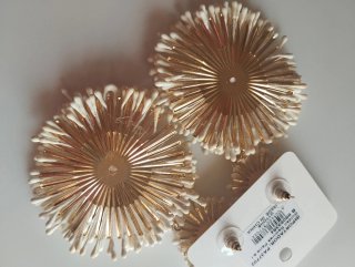 Pendientes flor dorados y blancos