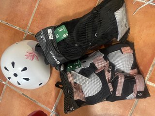 Casco y protecciones patines infantil