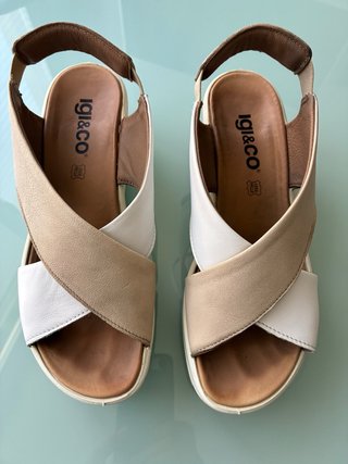 Sandalias Igi&Co Piel Beige y Blancas Mujer