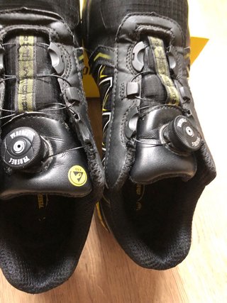 Zapatos de seguridad Paredes negros y amarillos