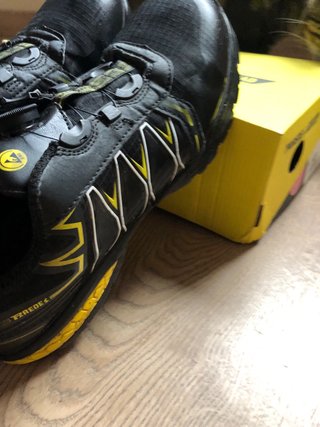 Zapatos de seguridad Paredes negros y amarillos