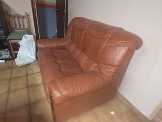 Divano in pelle marrone a 3 e 2 posti