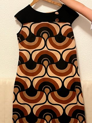Vestido sin mangas estampado retro