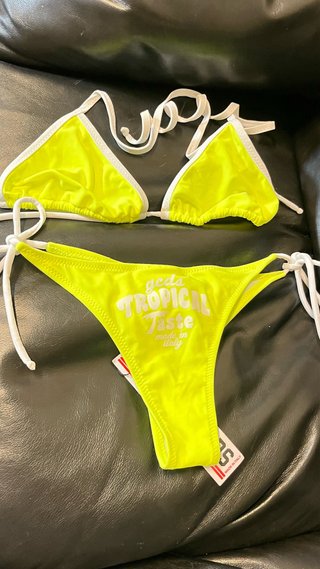 Costume da bagno giallo L pero veste piccolo una S