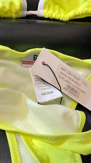 Costume da bagno giallo L pero veste piccolo una S