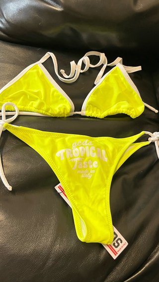 Costume da bagno giallo L pero veste piccolo una S