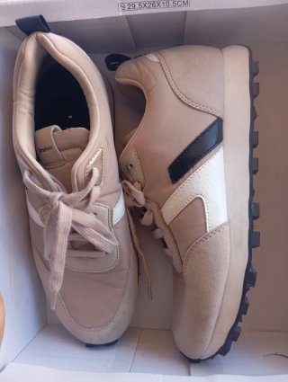 Zapatillas Beige y Blancas