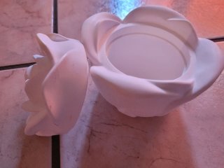 Rosa in gesso fatta a mano