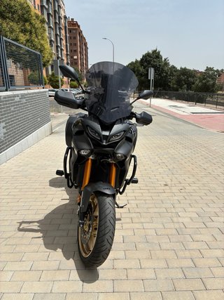 Yamaha Tracer 9 GT Negra y Dorada