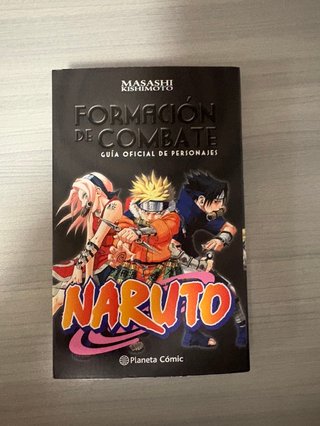 Dos libros de Naruto (cómic y guía de personajes)