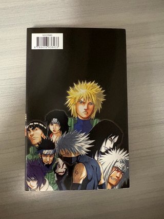 Dos libros de Naruto (cómic y guía de personajes)