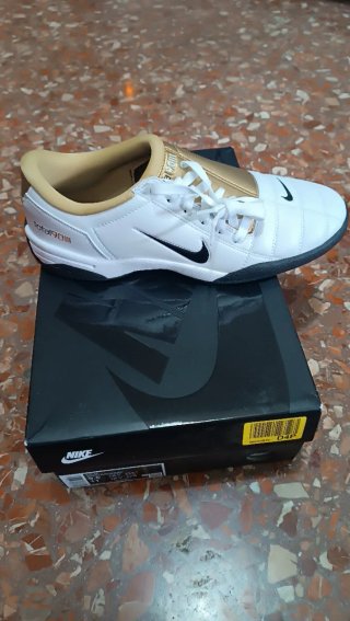 Zapatillas Nike Total 90 - Blancas y Doradas