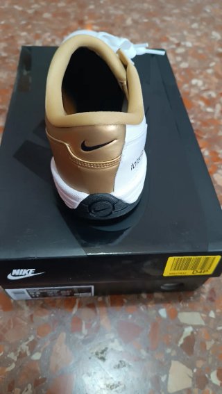 Zapatillas Nike Total 90 - Blancas y Doradas