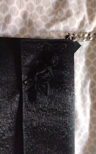Bolso de fiesta negro con cadena