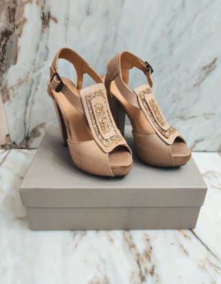 Sandalias Hoss Intropia Beige y Dorado