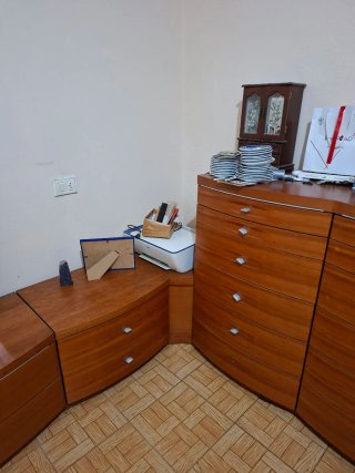 Cómoda de dormitorio de madera