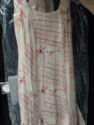 Vestido de fiesta invitada rosa y blanco