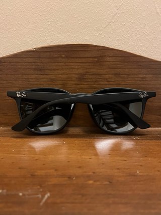 Gafas de Sol Ray-Ban Negras con Funda