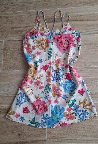 Vestido Verano talla S.  NUEVO. Stradivarius