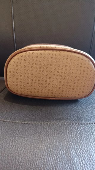 Neceser Guess Marrón y Dorado
