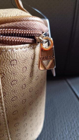 Neceser Guess Marrón y Dorado