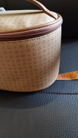 Neceser Guess Marrón y Dorado