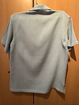 Camisa de verano azul y gris